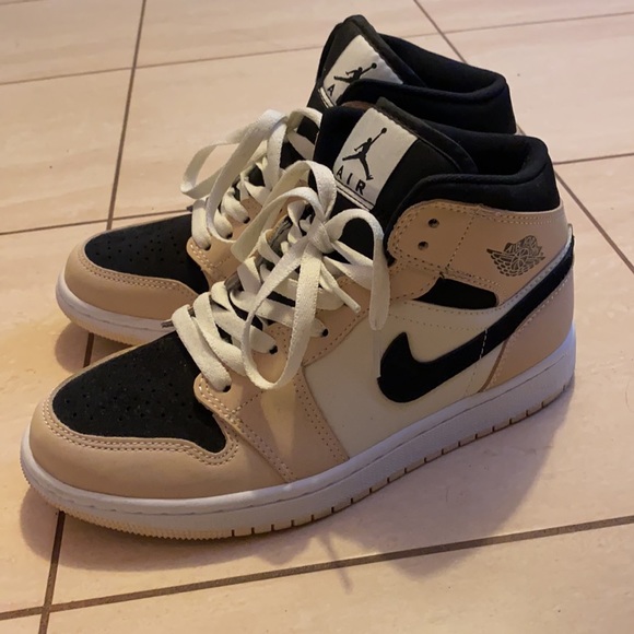 Nike Air Jordan’s Barely Orange MID Size 7 - Picture 3 of 5